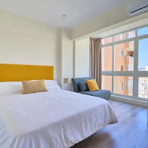 https://malaguetabeach-apartment.es-andalucia.com